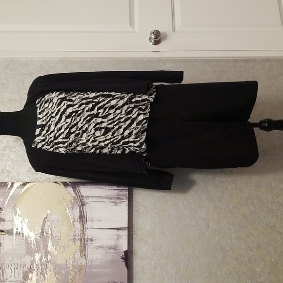 2/$22.00 Petite Size 14 knit top and short set - Picture 2 of 9